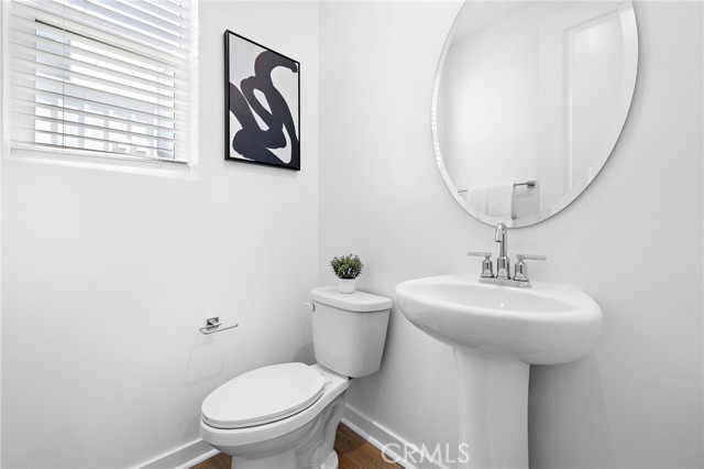 944 N Divino Privado, Ontario CA: https://media.crmls.org/medias/3a242336-c6e9-4017-8d24-279a5c32fb1e.jpg