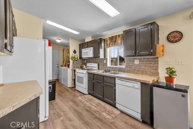 6293 Mojave Avenue, 29 Palms CA: https://media.crmls.org/medias/3a2453d2-c284-4163-9c47-19322d643c42.jpg