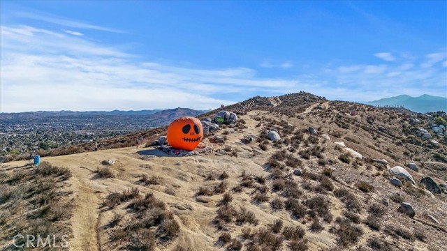 239 Cross Rail Lane, Norco CA: https://media.crmls.org/medias/3a246320-804d-42cf-8686-475b4c65dcc1.jpg