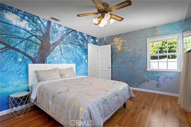 Detail Gallery Image 11 of 23 For 13831 Bessemer, Valley Glen,  CA 91401 - 3 Beds | 2 Baths