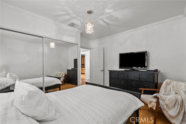 610 S Bel Aire Drive, Burbank CA: https://media.crmls.org/medias/3a2720db-9fa8-46b6-8dfa-e347491c71d1.jpg