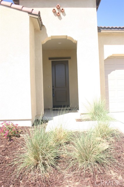 Detail Gallery Image 2 of 7 For 11900 Wandering Way, Corona,  CA 92883 - 2 Beds | 2 Baths