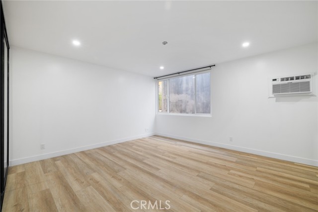 Detail Gallery Image 12 of 18 For 17000 Burbank Bld #301,  Encino,  CA 91316 - 2 Beds | 2 Baths