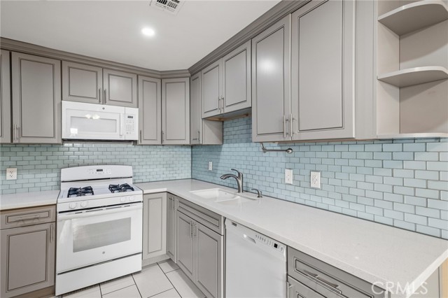 Detail Gallery Image 6 of 27 For 14429 Chardon Ave #41,  Hawthorne,  CA 90250 - 3 Beds | 1/1 Baths