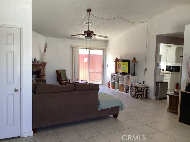 Detail Gallery Image 10 of 28 For 1305 Avnue J3, Lancaster,  CA 93535 - 3 Beds | 2 Baths