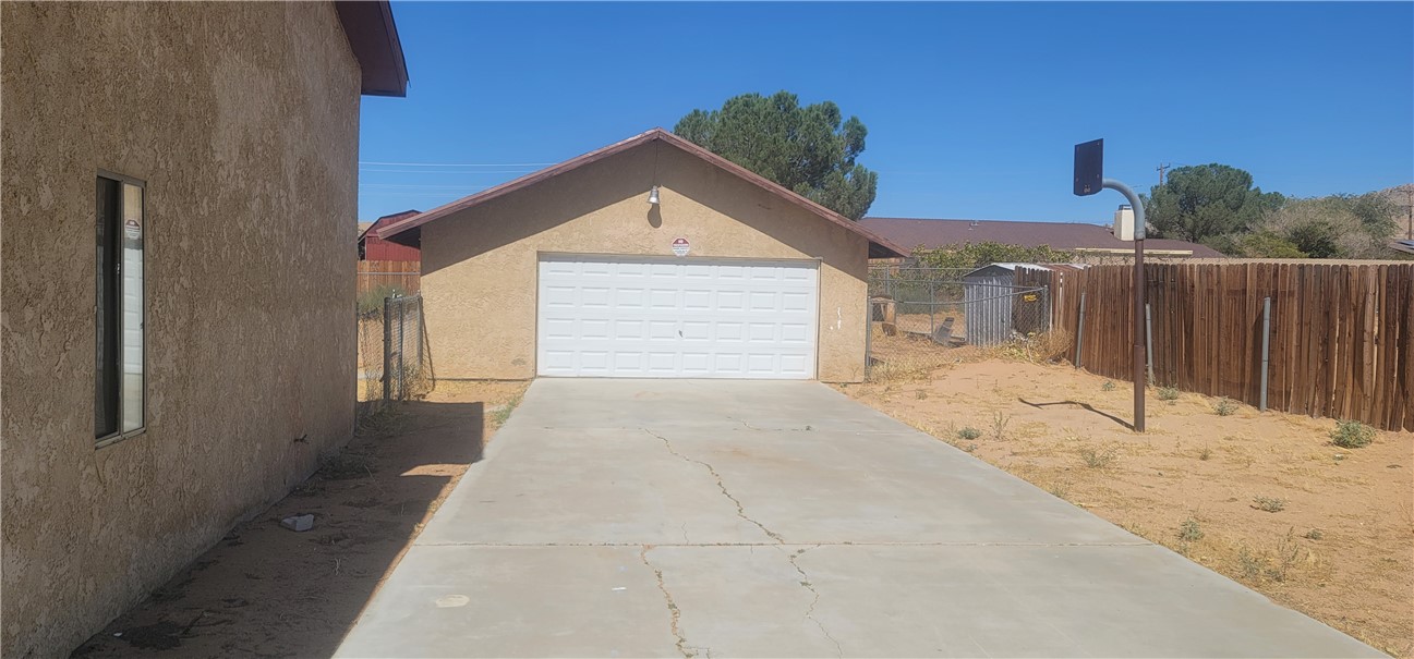 Detail Gallery Image 9 of 10 For 16754 Pauhaska Rd, Apple Valley,  CA 92307 - 3 Beds | 2/1 Baths