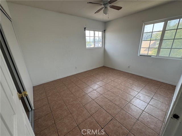 1215 W Oakland Avenue, Hemet CA: https://media.crmls.org/medias/3a28c9d8-f401-46e7-b928-79e1decdd941.jpg