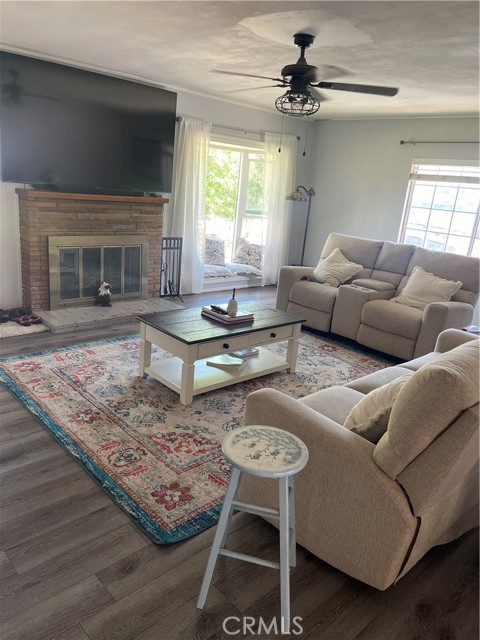 6867 Weaver Street, Riverside CA: https://media.crmls.org/medias/3a291d15-cd5f-47eb-a201-322446aef6c0.jpg