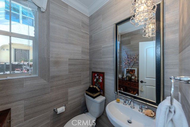 Image 34 of 75 For 30 Vivido St