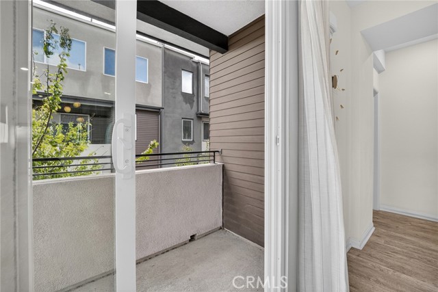 Detail Gallery Image 15 of 55 For 8405 N Fusion, Northridge,  CA 91325 - 4 Beds | 4 Baths