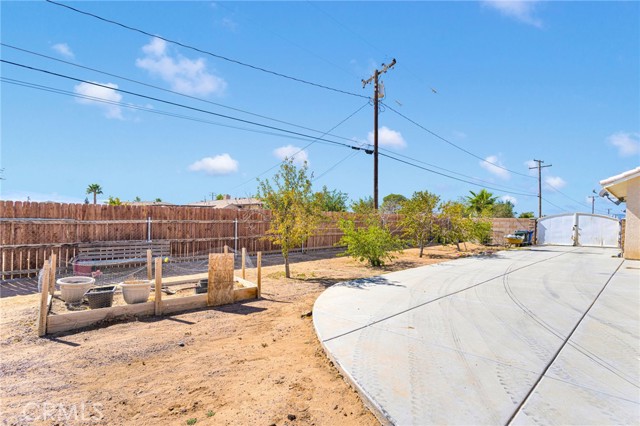 21350 Ramona Avenue, Apple Valley CA: https://media.crmls.org/medias/3a2a3b63-b62d-44cc-9c4c-d64d67468774.jpg