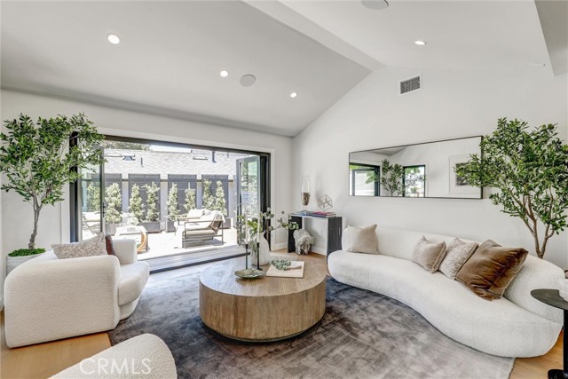 Detail Gallery Image 12 of 39 For 6451 Firebrand St, Los Angeles,  CA 90045 - 4 Beds | 3/1 Baths