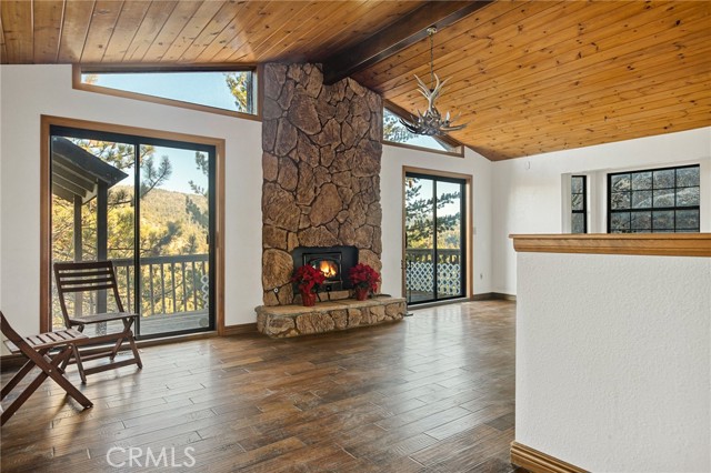 Detail Gallery Image 4 of 36 For 32565 Scandia Dr, Running Springs,  CA 92382 - 3 Beds | 2 Baths