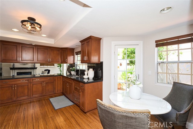 385 Park Avenue, Long Beach CA: https://media.crmls.org/medias/3a2b3b24-5235-4380-bb99-181b70f48d86.jpg