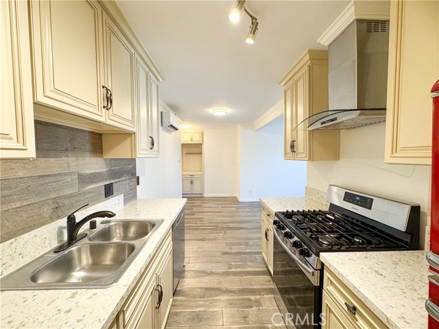 20954 Parthenia Street, Canoga Park CA: https://media.crmls.org/medias/3a2bb296-296e-4a14-98d5-9b50d99d0619.jpg