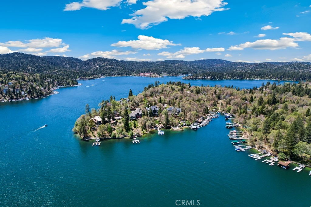 https://media.crmls.org/medias/3a2c9159-3ea2-4490-a35d-ff57ad37438e.jpg?preset=X-Large