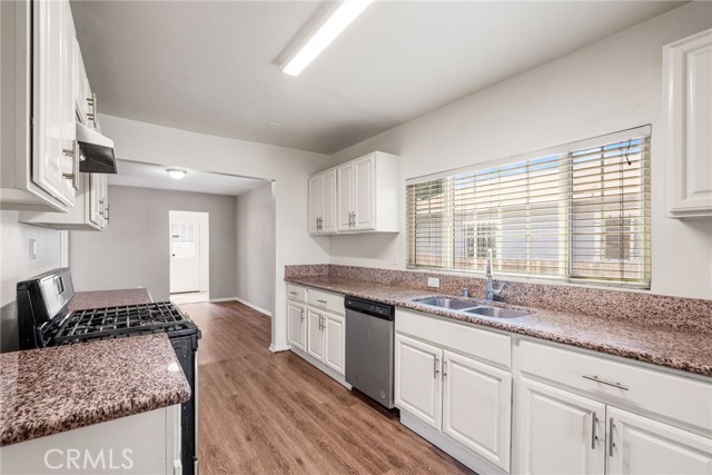 122 E 83rd Street, Los Angeles CA: https://media.crmls.org/medias/3a2c9ca9-3d90-4dd0-b893-0ff9cbe5d72d.jpg