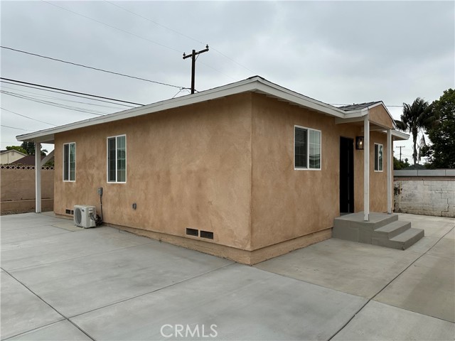 9517 Stoakes Avenue, Downey CA: https://media.crmls.org/medias/3a2cac6c-f69c-48c7-b227-7c4d74eb3cd6.jpg