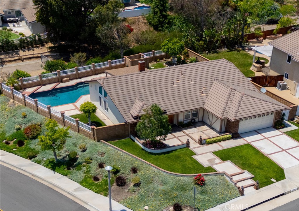 5595 Avenida Adobe