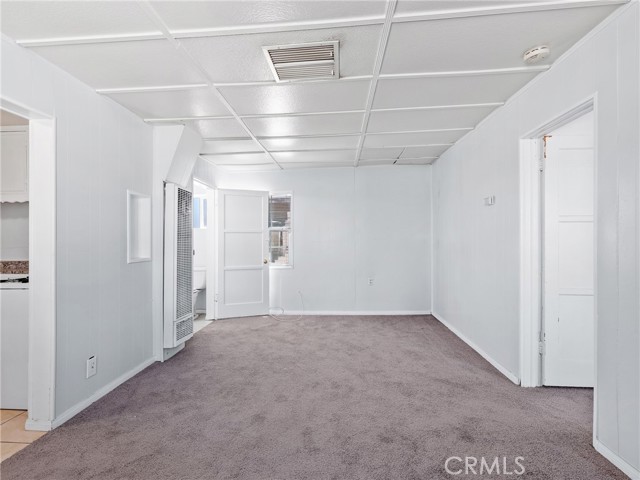 1040 Flora Street, Barstow CA: https://media.crmls.org/medias/3a2d2d85-98f7-414c-80ff-e2851948e37f.jpg