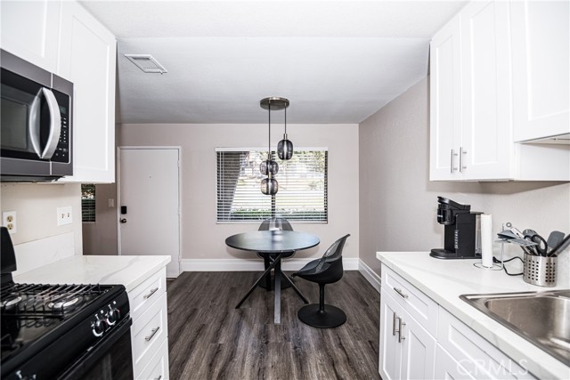 Detail Gallery Image 8 of 14 For 1000 Central Ave #19,  Riverside,  CA 92507 - 2 Beds | 2 Baths