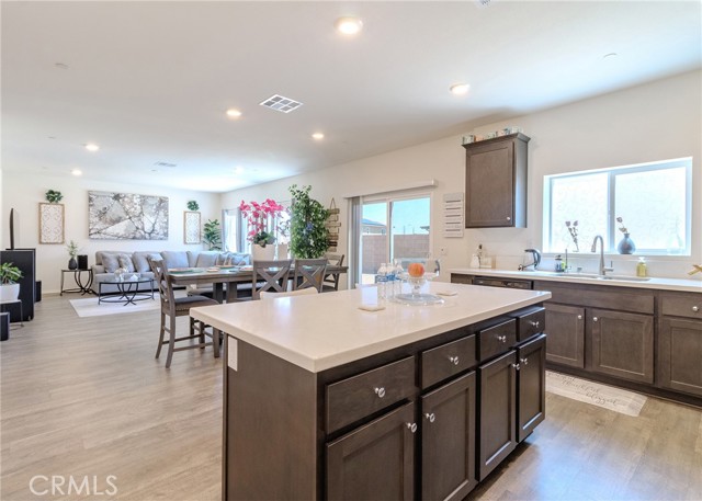 Detail Gallery Image 9 of 21 For 15451 San Francisco Ln, Victorville,  CA 92394 - 4 Beds | 3/1 Baths