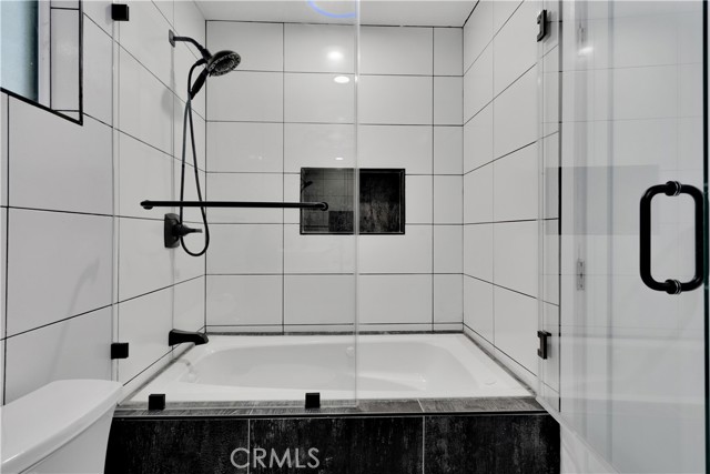 5226 W 20th Street, Los Angeles CA: https://media.crmls.org/medias/3a2dea67-103f-4e16-bd4d-dcb50f6721bd.jpg
