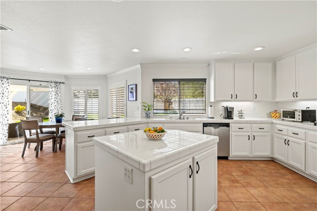 Detail Gallery Image 10 of 38 For 21240 Lone Star Way, Saugus,  CA 91390 - 4 Beds | 3 Baths