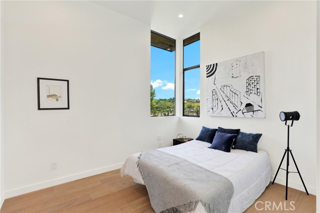 Detail Gallery Image 21 of 45 For 3949 Glenalbyn Dr, Los Angeles,  CA 90065 - 3 Beds | 2/1 Baths