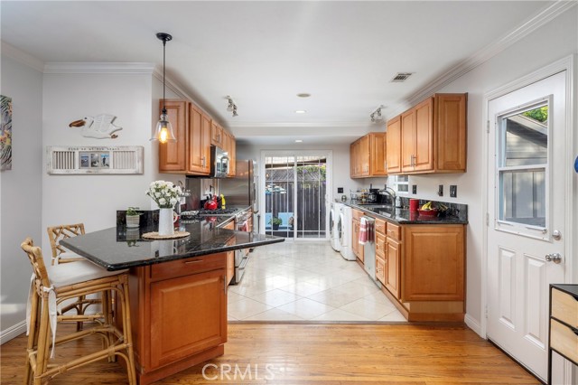 Detail Gallery Image 3 of 10 For 314 Saint Joseph, Long Beach,  CA 90814 - 2 Beds | 1 Baths