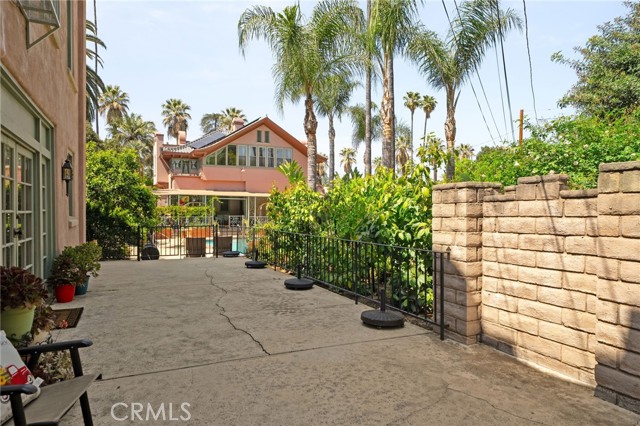 405 W Olive Avenue, Redlands CA: https://media.crmls.org/medias/3a2eab2d-9d45-4583-b1f0-912a5ce491d9.jpg