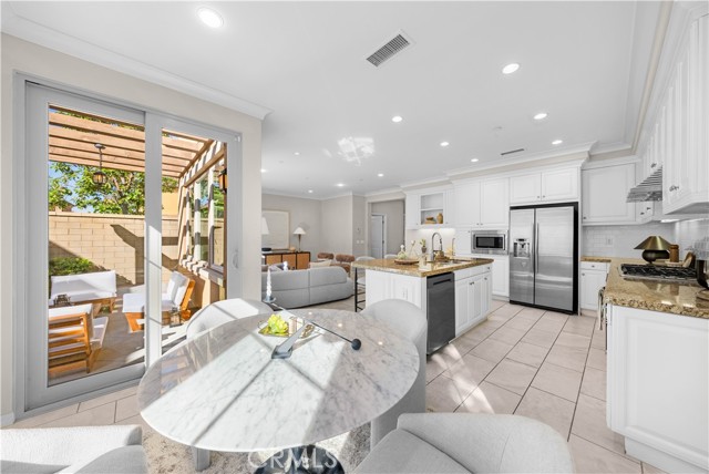 Detail Gallery Image 10 of 28 For 92 Bianco, Irvine,  CA 92618 - 3 Beds | 2/1 Baths