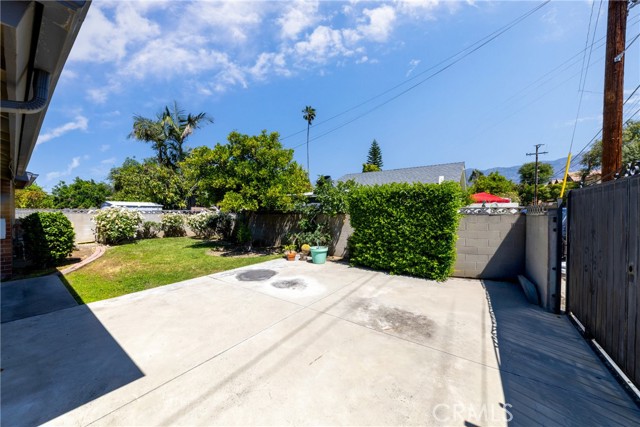 261 E Fig Avenue, Monrovia CA: https://media.crmls.org/medias/3a2f3dd4-4169-403f-80c2-c110535d4b81.jpg