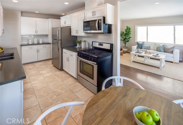 212 41st Street, Manhattan Beach, California 90266, 3 Bedrooms Bedrooms, ,1 BathroomBathrooms,Residential,Sold,41st Street,SB22068683