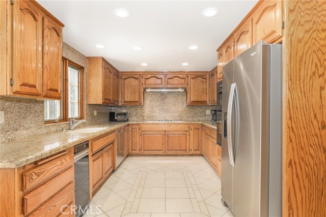 Detail Gallery Image 6 of 33 For 2786 Avenida Simi, Simi Valley,  CA 93065 - 5 Beds | 2/1 Baths