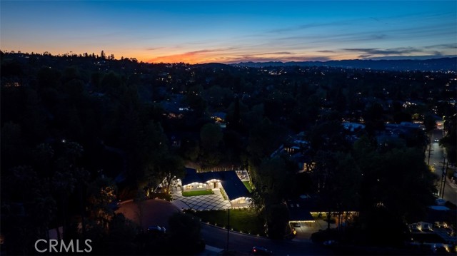 5019 Donna Avenue, Tarzana CA: https://media.crmls.org/medias/3a2f6ff5-04e3-4a05-b030-85b1d840219c.jpg