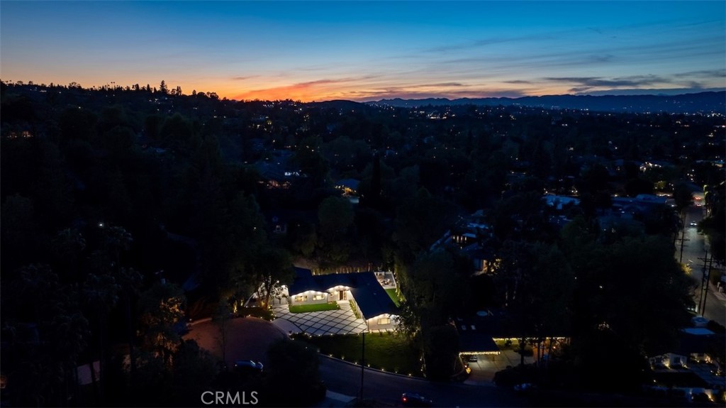 https://media.crmls.org/medias/3a2f6ff5-04e3-4a05-b030-85b1d840219c.jpg?preset=X-Large