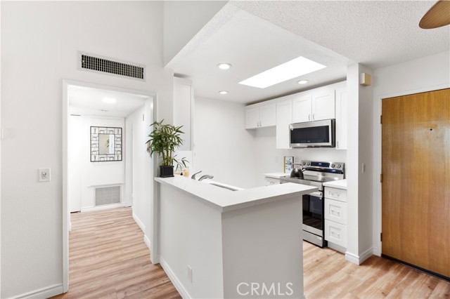 Detail Gallery Image 2 of 30 For 4260 via Arbolada #304,  Los Angeles,  CA 90720 - 1 Beds | 1 Baths