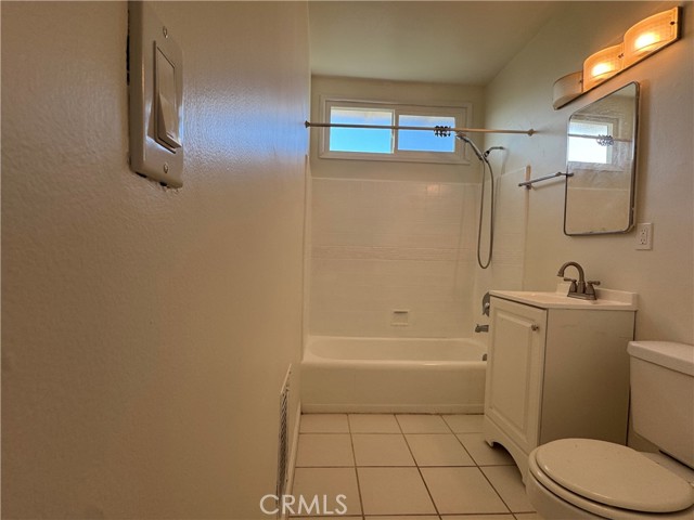 Detail Gallery Image 14 of 21 For 15234 Rayen St #F,  North Hills,  CA 91343 - 2 Beds | 1 Baths
