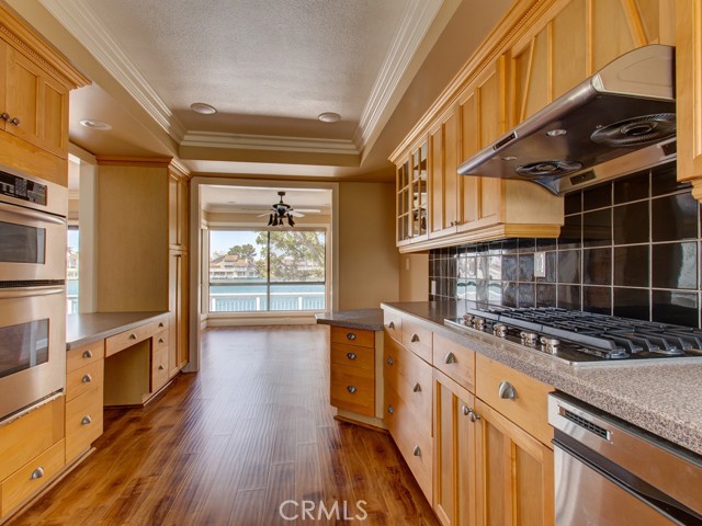 Detail Gallery Image 10 of 29 For 65 Lakeshore #13,  Irvine,  CA 92604 - 4 Beds | 3 Baths
