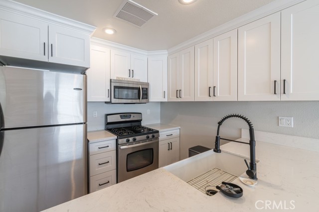 Detail Gallery Image 3 of 24 For 1153 S Dover Cir C56m,  Anaheim,  CA 92805 - 2 Beds | 1/1 Baths