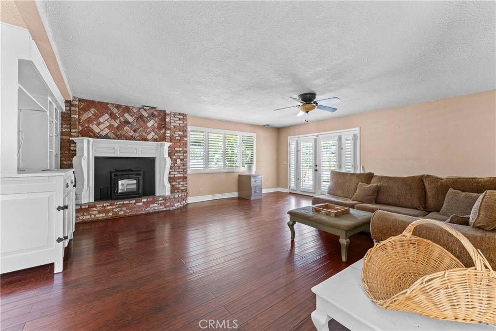 https://media.crmls.org/medias/3a3358fe-4449-4c45-8e35-03ce52696249.jpg?preset=X-Large