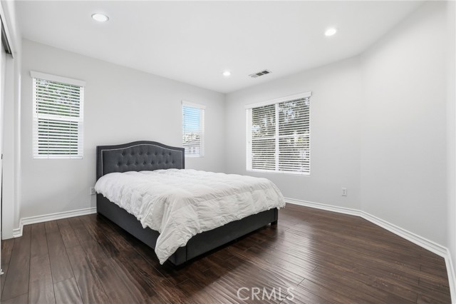 Detail Gallery Image 33 of 46 For 8220 Chamberlain, Reseda,  CA 91335 - 4 Beds | 3 Baths