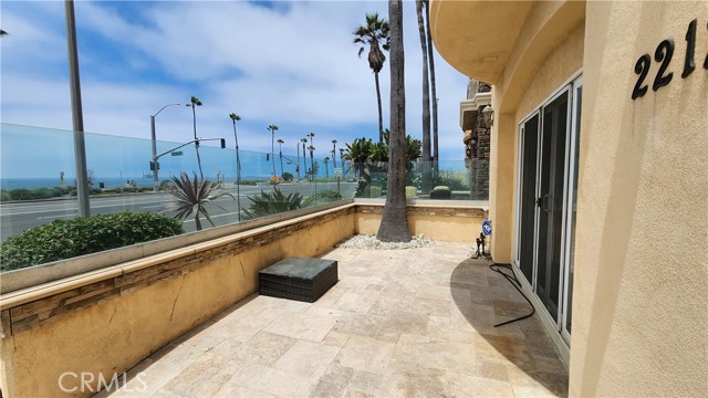 Detail Gallery Image 4 of 45 For 2212 Pacific Coast, Huntington Beach,  CA 92648 - 4 Beds | 3/1 Baths