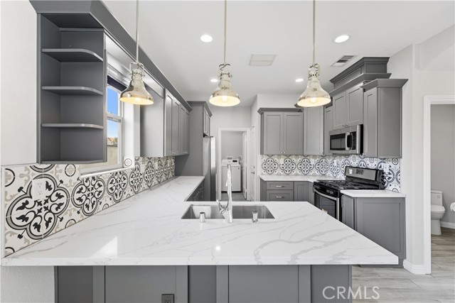 Detail Gallery Image 9 of 34 For 1450 W 11th St, Pomona,  CA 91766 - 4 Beds | 2/1 Baths