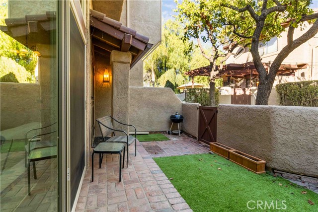 Detail Gallery Image 3 of 21 For 2421 Chandler Ave #2,  Simi Valley,  CA 93065 - 2 Beds | 2/1 Baths