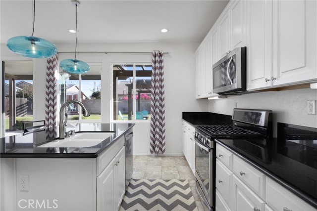 Detail Gallery Image 16 of 49 For 15509 Quintero Pl, Bakersfield,  CA 93314 - 3 Beds | 2/1 Baths