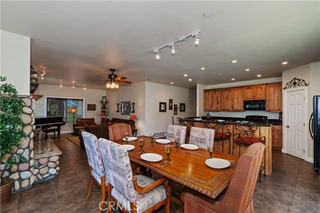 Detail Gallery Image 10 of 45 For 26589 Amador, Lake Arrowhead,  CA 92352 - 4 Beds | 3 Baths