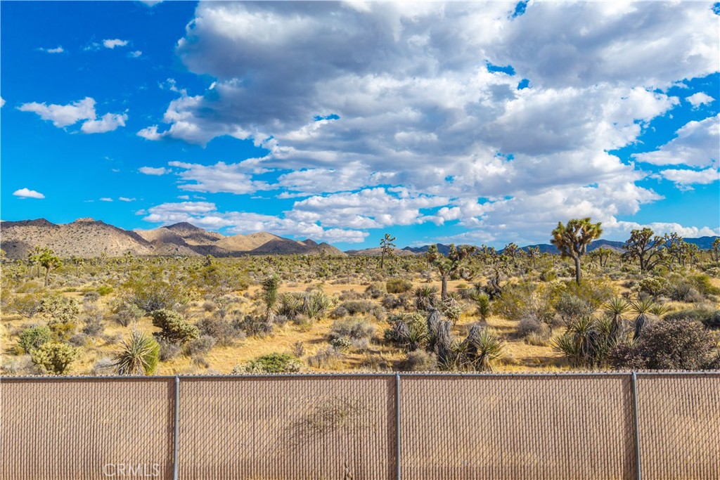 https://media.crmls.org/medias/3a36a31e-9110-4f46-93dd-53bbbce960bc.jpg?preset=X-Large