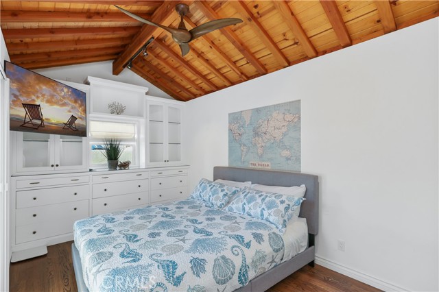 1029 Glenneyre Street, Laguna Beach CA: https://media.crmls.org/medias/3a3924a0-81c3-4fef-b797-d13039ef8491.jpg